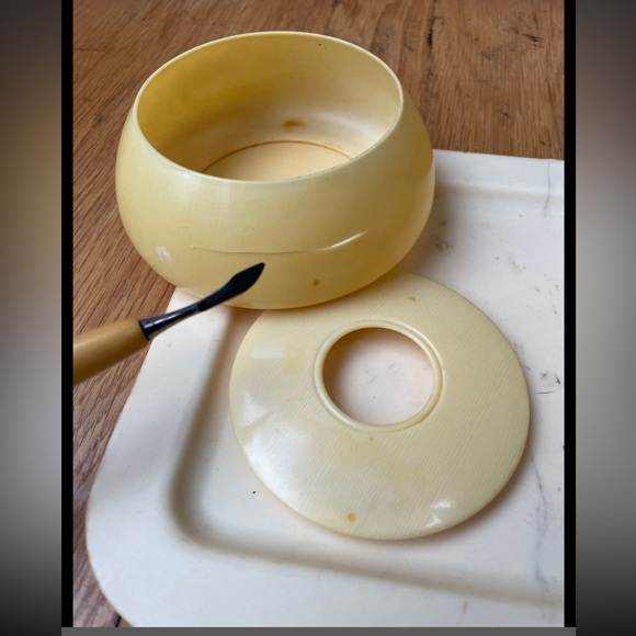 1930s SAN DURO Eclipse Molded Ivory Celluloid Vanity Set - Picture 5 of 9